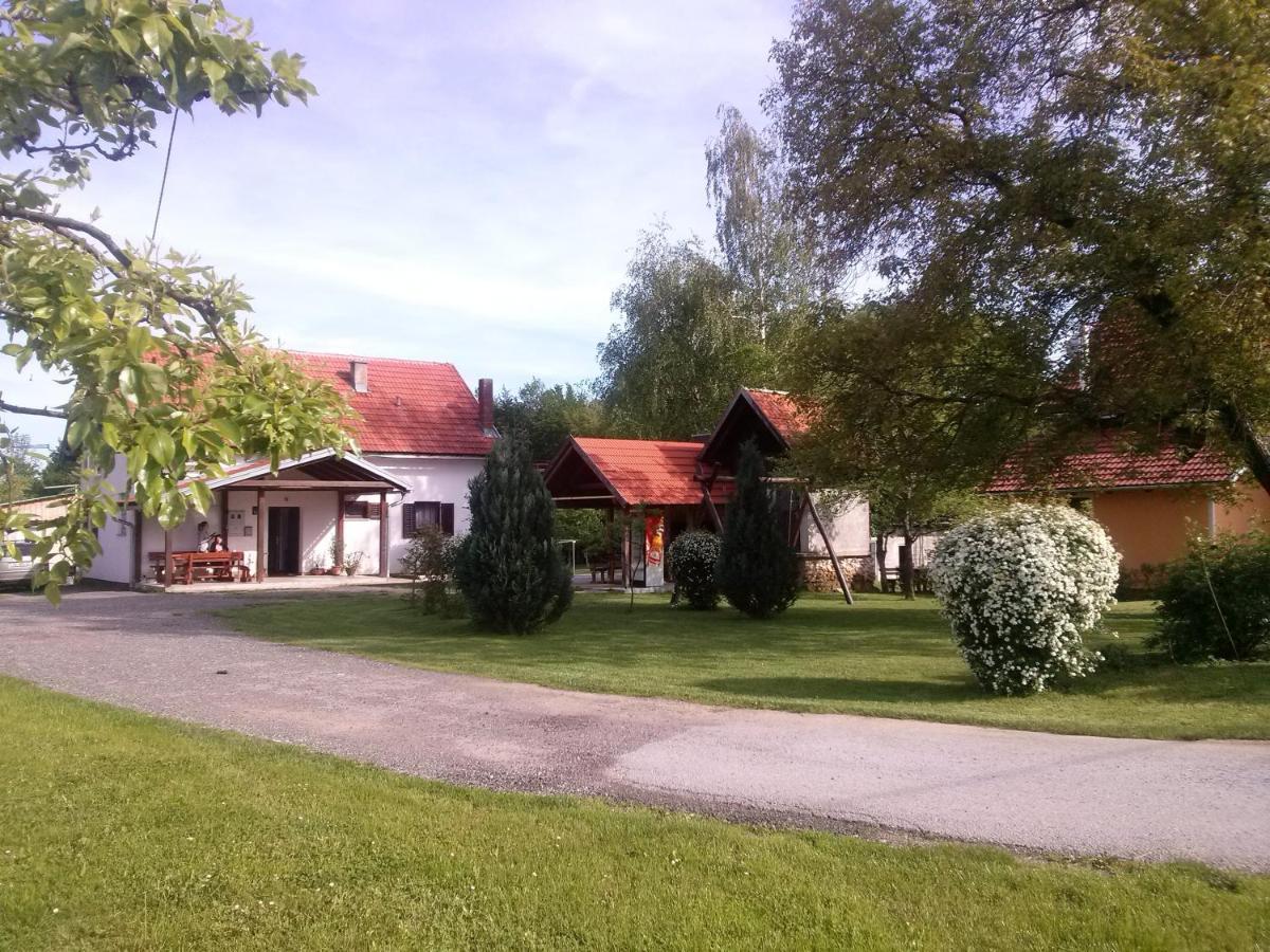 Apartments With A Parking Space Smoljanac, Plitvice - 12345 Ngoại thất bức ảnh